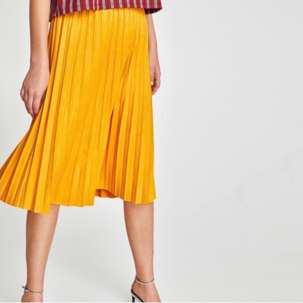 Zara Women’s Pleated Yellow Midi Skirt Size Small